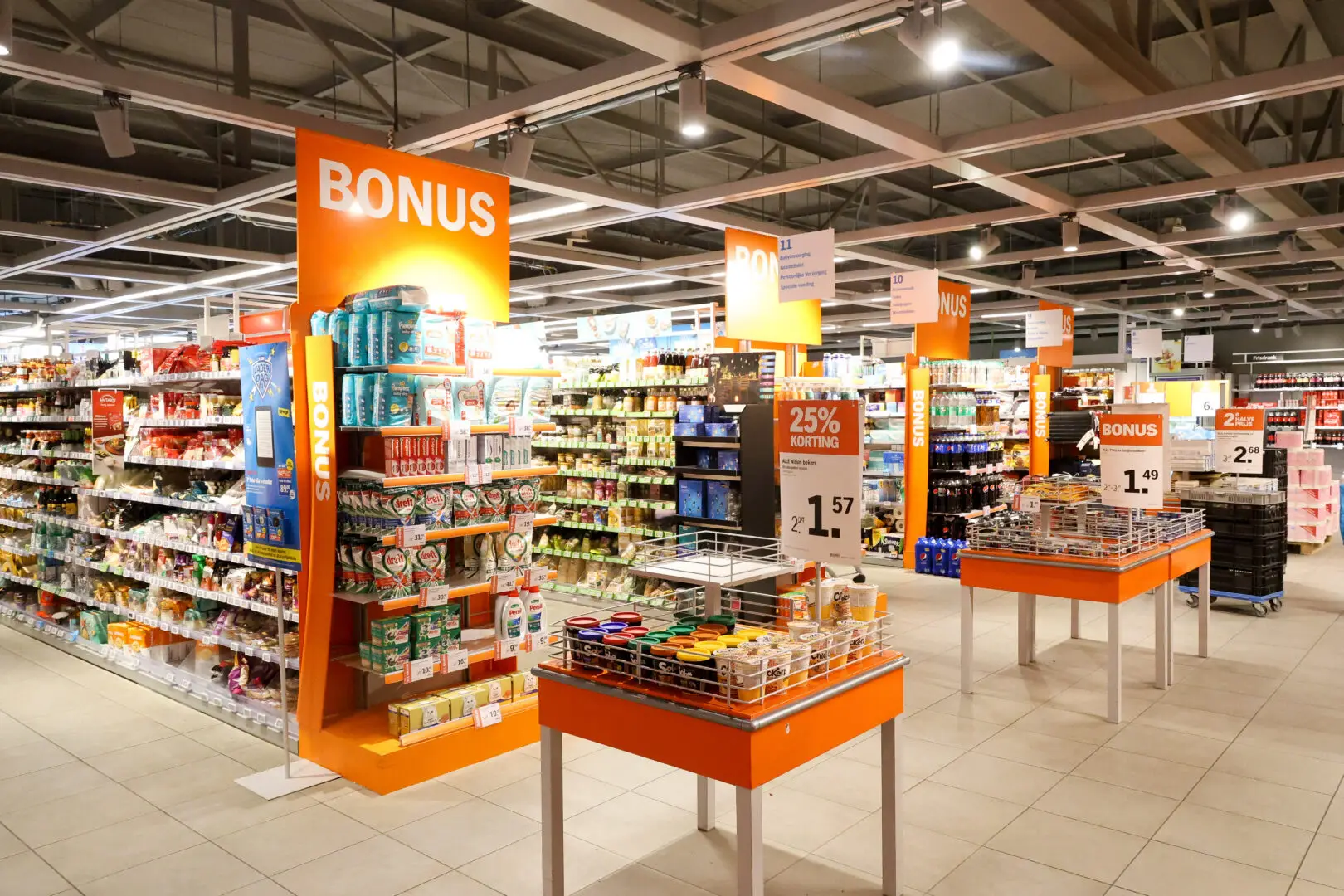 Interieur van een supermarkt